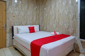 RedDoorz near Kendari Beach 2