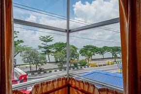 RedDoorz near Kendari Beach 2