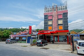 RedDoorz near Kendari Beach 2