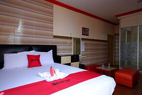 RedDoorz near Kendari Beach 2