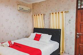 RedDoorz Plus near Trans Studio Cibubur 2