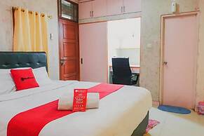 RedDoorz Plus near Trans Studio Cibubur 2
