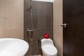 RedDoorz Plus near Trans Studio Cibubur 2