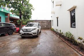 RedDoorz Plus near Trans Studio Cibubur 2