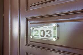 RedDoorz Syariah near Sultan Muhammad Kaharuddin Airport