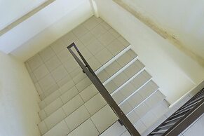 RedDoorz Syariah near Sultan Muhammad Kaharuddin Airport