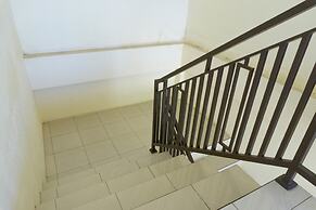 RedDoorz Syariah near Sultan Muhammad Kaharuddin Airport