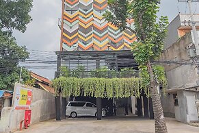 RedDoorz Premium @ Hotel Hebat