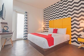 RedDoorz Premium @ Hotel Hebat