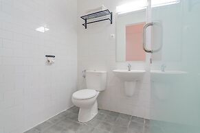 RedDoorz Premium @ Hotel Hebat