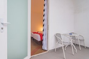 RedDoorz Premium @ Hotel Hebat