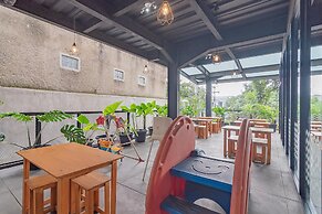 RedDoorz Premium @ Hotel Hebat