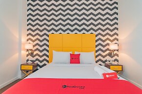 RedDoorz Premium @ Hotel Hebat