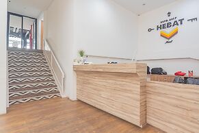 RedDoorz Premium @ Hotel Hebat