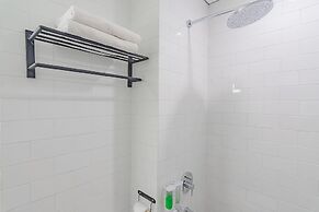 RedDoorz Premium @ Hotel Hebat