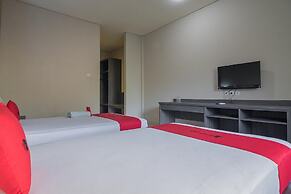 RedDoorz Premium @ Fafa Hills Resort Puncak