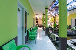 RedDoorz @ MT Haryono Street Waingapu