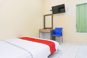 RedDoorz @ MT Haryono Street Waingapu