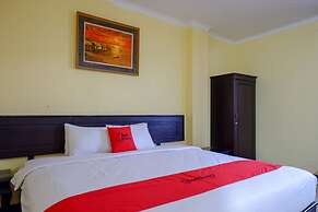 RedDoorz near Citraland Waterpark Kendari