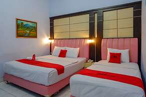 RedDoorz Plus Syariah near Stasiun Pekalongan 2