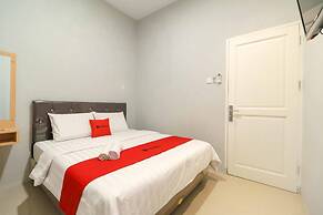 RedDoorz @ Helvetia Medan 2