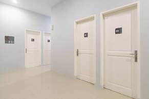 RedDoorz @ Helvetia Medan 2