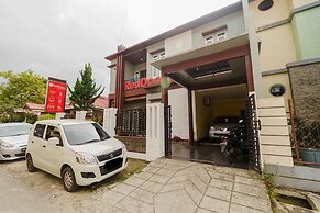 RedDoorz Syariah near Jam Gadang Bukittinggi 2