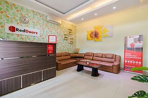 RedDoorz Syariah near Jam Gadang Bukittinggi 2