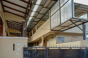 RedDoorz Syariah near GOR Satria 4