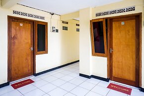 RedDoorz Syariah near GOR Satria 4