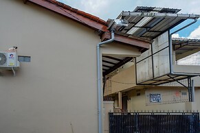 RedDoorz Syariah near GOR Satria 4