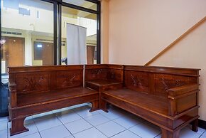 RedDoorz Syariah near GOR Satria 4