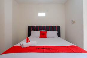 RedDoorz Syariah near GOR Satria 4