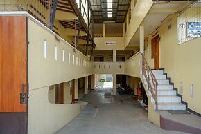 RedDoorz Syariah near GOR Satria 4