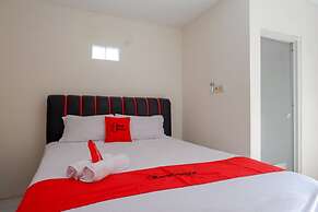 RedDoorz Syariah near GOR Satria 4