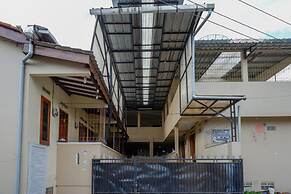 RedDoorz Syariah near GOR Satria 4