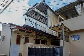 RedDoorz Syariah near GOR Satria 4