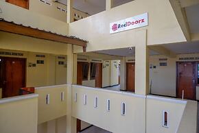 RedDoorz Syariah near GOR Satria 4