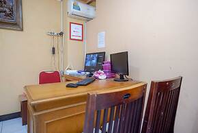 RedDoorz Syariah near GOR Satria 4