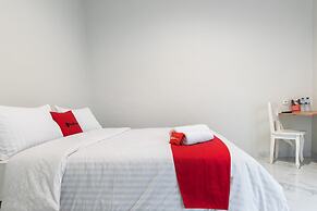 RedDoorz Plus near RS USU Medan 2