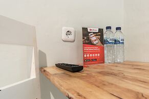 RedDoorz Plus near RS USU Medan 2