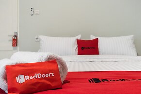 RedDoorz Plus near RS USU Medan 2
