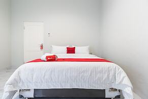 RedDoorz Plus near RS USU Medan 2