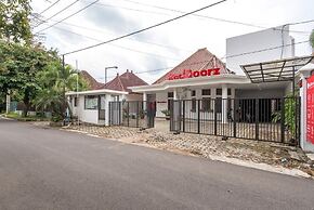 RedDoorz Syariah near Gajayana Stadium Malang