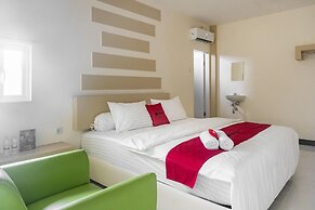 RedDoorz Plus near Millenium ICT Centre Medan 2