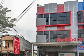 RedDoorz Plus near Millenium ICT Centre Medan 2
