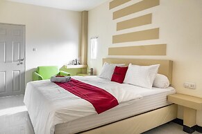 RedDoorz Plus near Millenium ICT Centre Medan 2