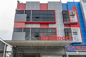 RedDoorz Plus near Millenium ICT Centre Medan 2