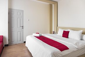 RedDoorz Plus near Millenium ICT Centre Medan 2