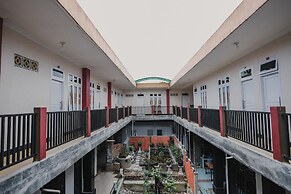 RedDoorz Syariah near Kebun Raya Liwa